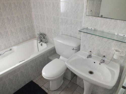 Dolphins Nook- 2 Bedroom Beach Apartment