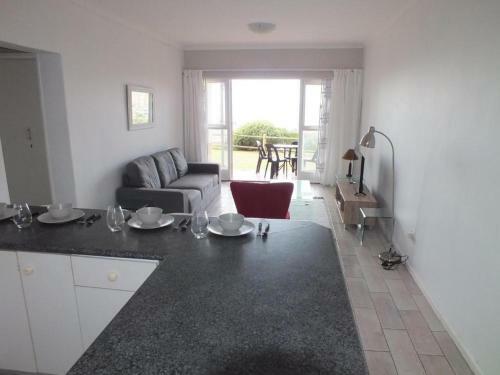 Dolphins Nook- 2 Bedroom Beach Apartment