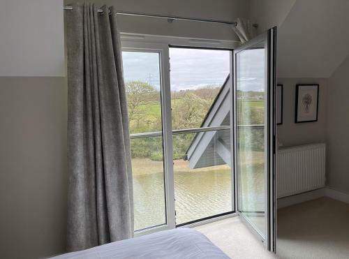 Olive House- 4 Bedroom Property On The Harbour!