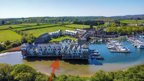 Olive House- 4 Bedroom Property On The Harbour!