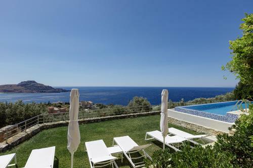 Fotinari Livadia Villa With Exclusive Sea View