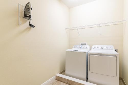 Immaculate Home With Water Park Access Near Disney - 7645w
