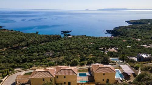 Villa Mani Theasis