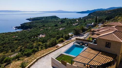 Villa Mani Theasis