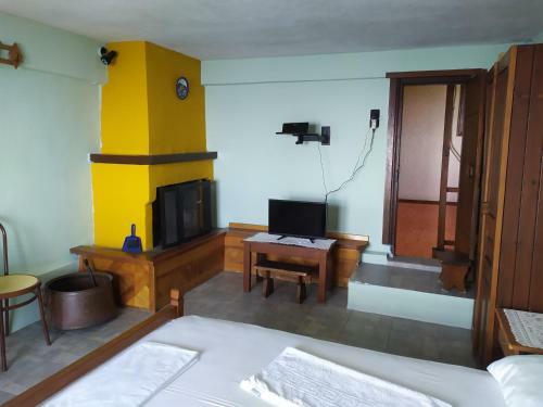Triple Studio Apartment In Mylopotamos Beach