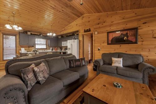 Autumns Hollow - Adorable Rustic Log Cabin Lake View, Pet Friendly