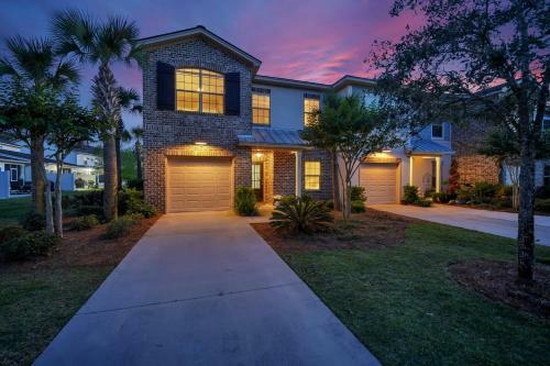 Waterside Retreat - Tons Of Amenities, Close To Everything!