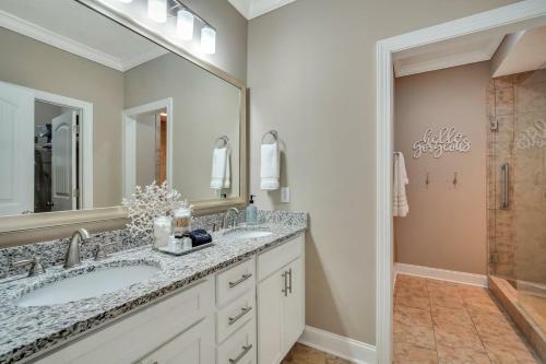 Waterside Retreat - Tons Of Amenities, Close To Everything!