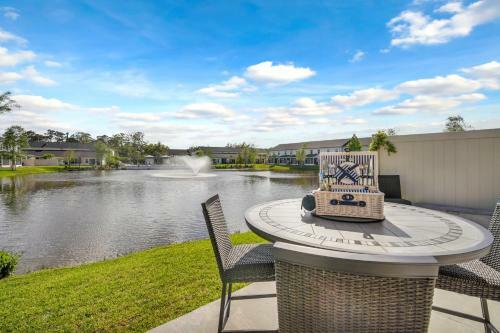 Waterside Retreat - Tons Of Amenities, Close To Everything!