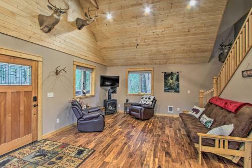 Secluded Ashford Getaway With Fire Pit And Grill!