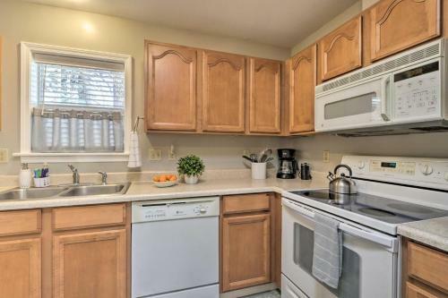 Centrally Located South Hill Apartment With Tv!