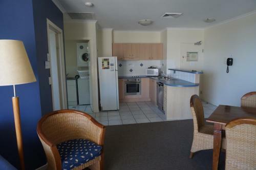 Hotel Moorings Beach Resort