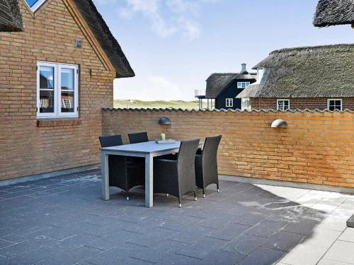 Four-bedroom Holiday Home In Bl�vand 52