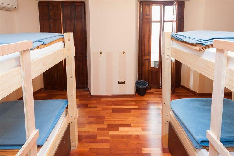 Feel Hostels City Center