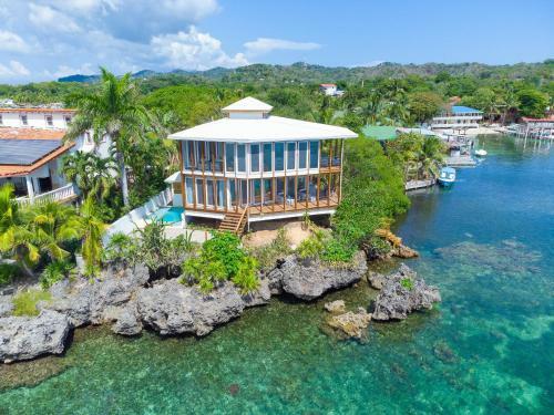 Awesome Over The Water Overlooking West End - Aire Agua Home