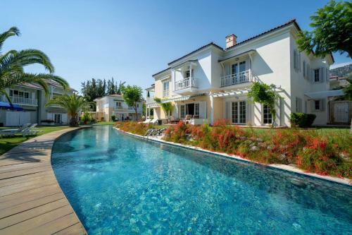 Portville Canal Side Villas 65 (2br)