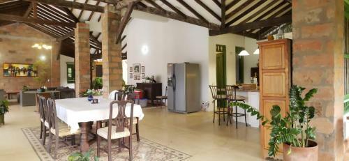 La Alicia