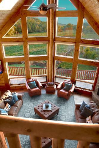 Spacious Luxury Log Home - 25 Min To Skiing, Boating And Trails!