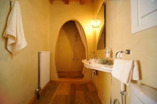 Andros: Luxurious Villa With Private Swimming Pool