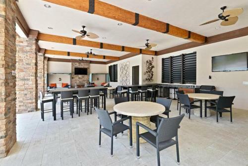 Fabulous Home With Pool At Solterra Resort St5501
