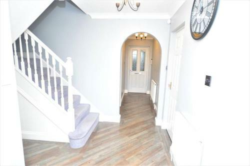 Luxury 5 Bedroom House With Free Parking On Site