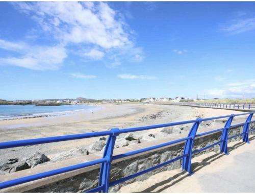 Lligwy House - Charming 3-bed House In Holyhead