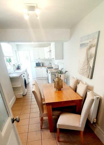 Lligwy House - Charming 3-bed House In Holyhead