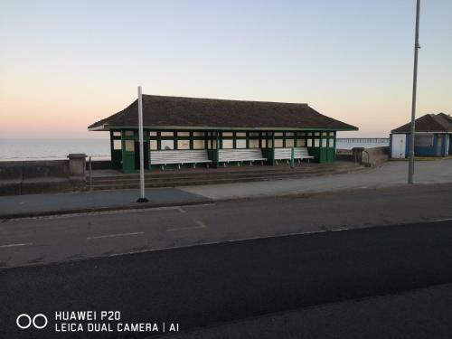 Lovely 2-bed Apartment In Walton On The Naze