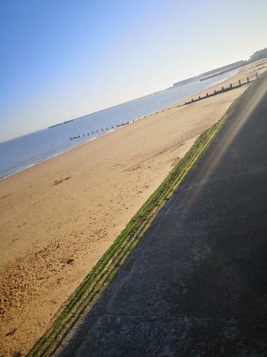 Lovely 2-bed Apartment In Walton On The Naze