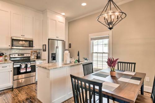 Ideally Located Penne Place With Deck And Grill