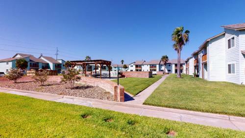 Apartamento Ah-a202 Second Floor Condo, Newly Remodeled, Overlooks Shared Pool