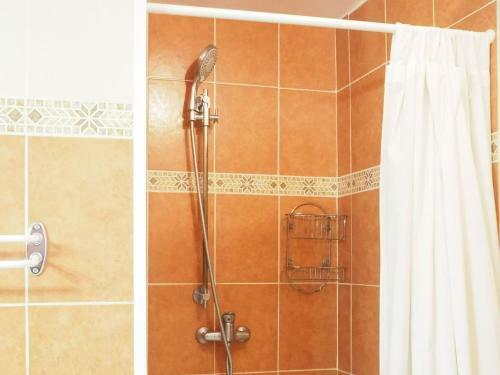 Charming Holiday Home With Private Terrace In Pernes-les-fontaines