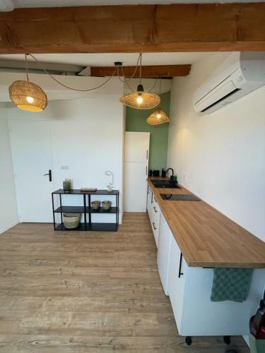 Apartamento Chaleureux Studio Mansard� - C?ur de Ville de S�te