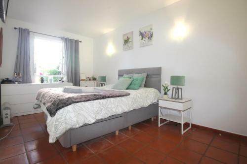 Apt 6 People - Large Private Terrace And Swimming Pool