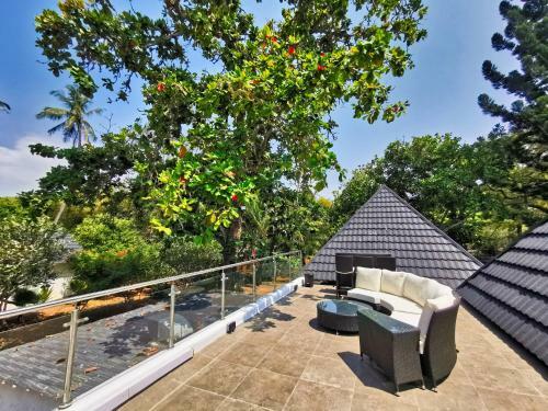 Hotel Searenity Beach Villa