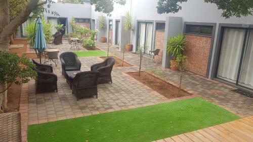 Hostal Touching Senses Garden Cottages
