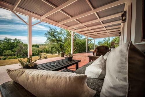 Leeuwenbosch Shearers Lodge - Amakhala Game Reserve