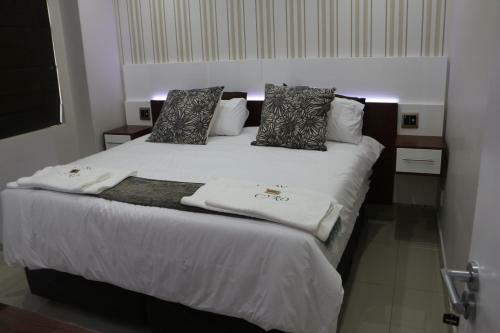 Cyro Apartments At Central Park