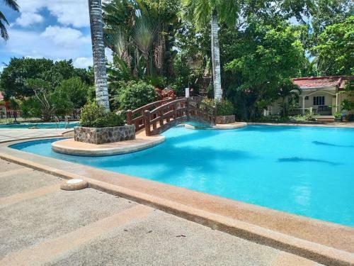 Hotel Reddoorz Plus @ Costa Roca Balamban