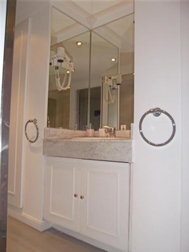 Dflat Escultor Madrid Apartments