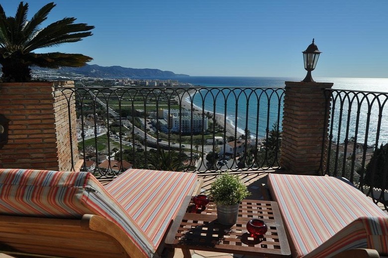 Hostal Welcome Inn Nerja Guest House Luxury Bed & Breakfast