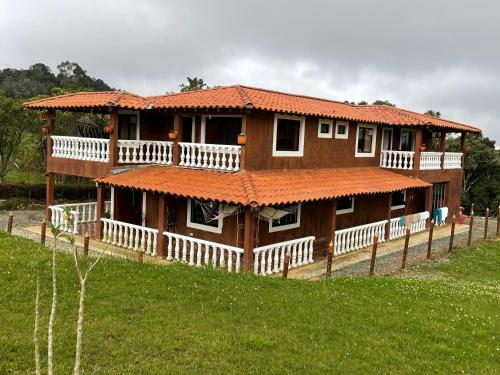 Vista Verde Hostal Entre Monta�as