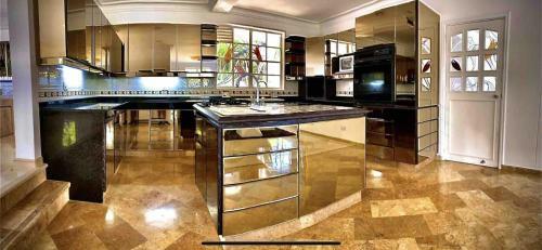 Villa Casa En El Poblado Independiente - San Sebastian