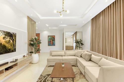 Elizabeth Steve?s Luxury 2 Bedroom Apartment