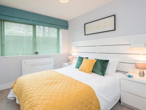Pass The Keys Beautifully Presented 2 Bed Apartment With Parking