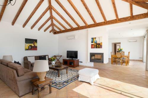 Villa Farfalla Countryside Retreat 2 Houses Estoi
