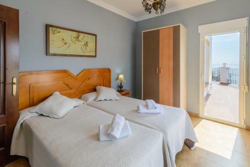 Villas Nerjazul - El Pe�oncillo Beach