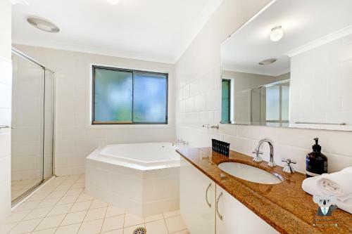 Kozyguru Westleigh Spacious Home With 4 Beds Nwe039