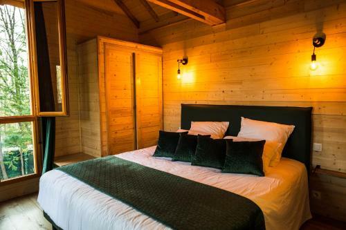 Charmante Cabane Dans Les Arbres Avec Jacuzzi Et Sauna
