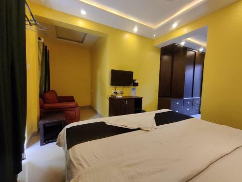 Hotel Adam's Beach Resort By Banda Trips